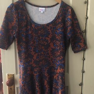 Large LuLaRoe Nicole Stretchy fabric!